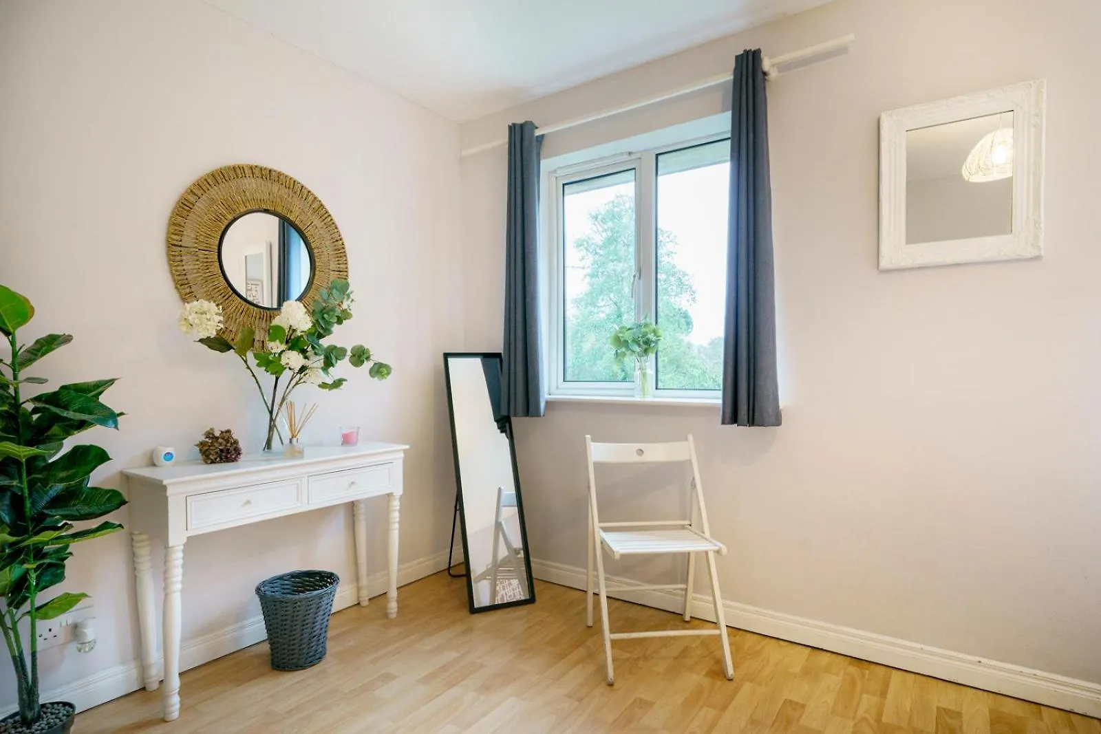 Spacious And Central Family Home Belfast 0*,